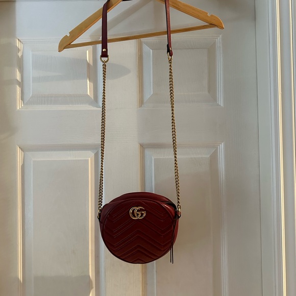 Gucci GG marmot round shoulder bag in red - Picture 5 of 8